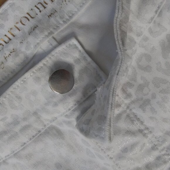 Soft surroundings white with silver gray animal print pull on pants  size 2X - Picture 13 of 16